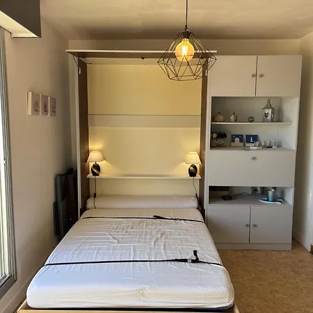 A Cote Du Marche Couverts Apartment *