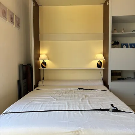 A Cote Du Marche Couverts