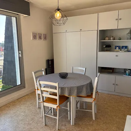 A Cote Du Marche Couverts Apartment