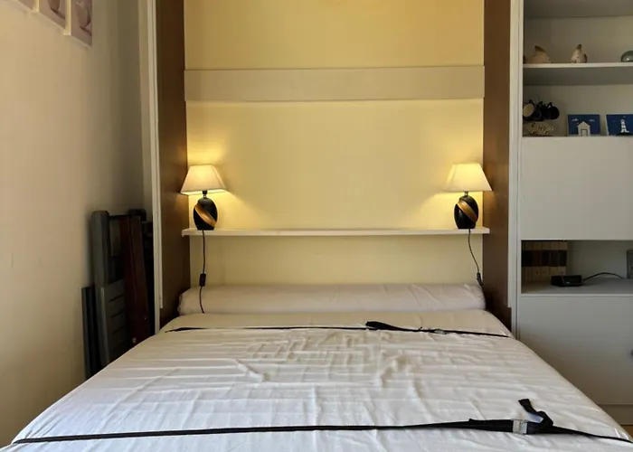 à Côté Du Marché Couverts